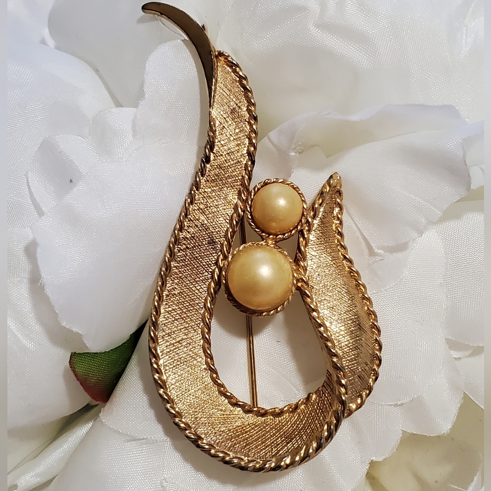 Vintage Symphony Sarah Coventry Brooch